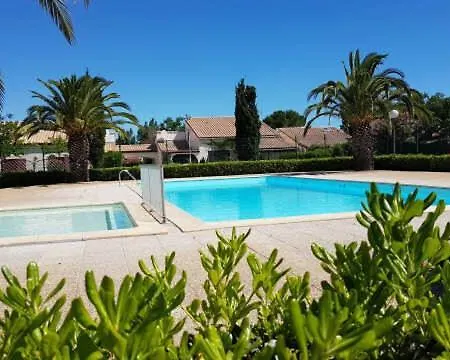 Dom wakacyjny Maison Climatisee A Cyprien Plage, Avec Piscine Et 4 Velos, A 800 Metres De La Saint-Cyprien (Pyrenees-Orientales)